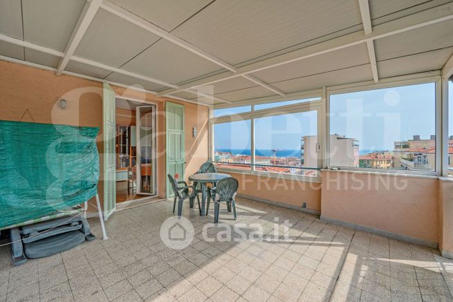 Attico/mansarda in residenziale in Corso degli Inglesi 162