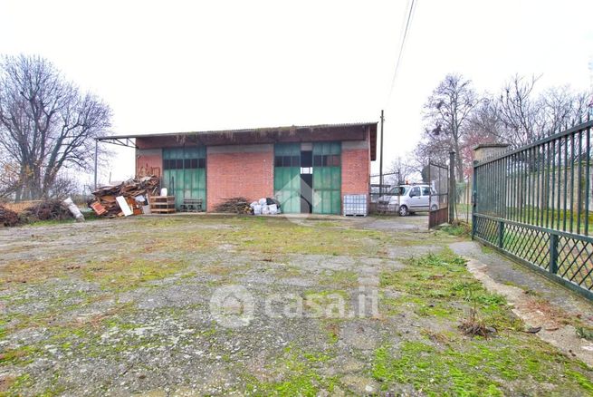 Capannone in commerciale in 