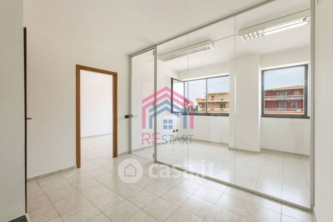 Ufficio in commerciale in Via dei Castelli Romani 41