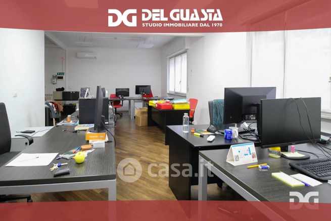 Ufficio in commerciale in Via Francesco Dassori 49
