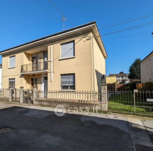 Casa bi/trifamiliare in residenziale in Via Santa Margherita 224