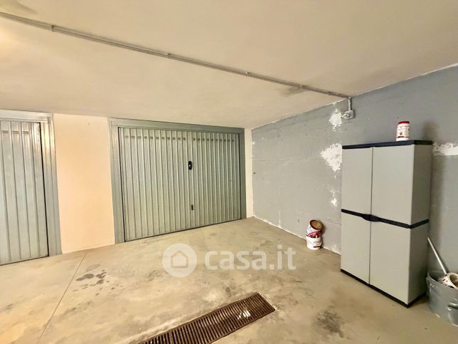 Box/posto auto in residenziale in Via delle Quattro Stagioni 34