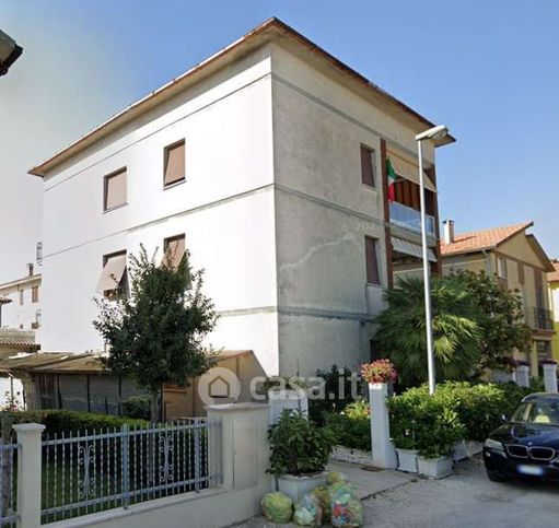 Box/posto auto in residenziale in Via Sila