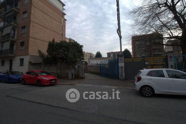 Garage/posto auto in residenziale in Via Conte di Roccavione 104