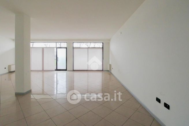 Ufficio in commerciale in Via Chiari 1