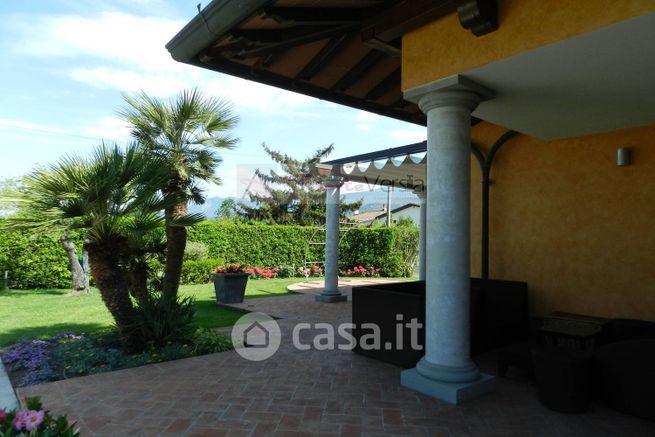 Villa in residenziale in 