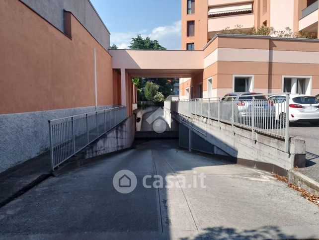 Capannone in commerciale in Via Guglielmo Oberdan 10