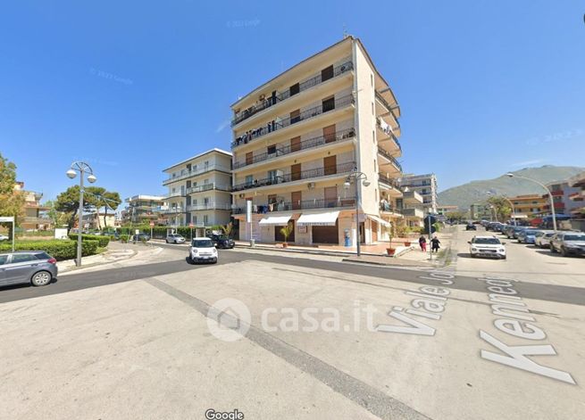 Appartamento in residenziale in Viale John Fitzgerald Kennedy