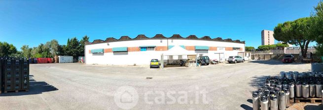 Capannone in commerciale in 