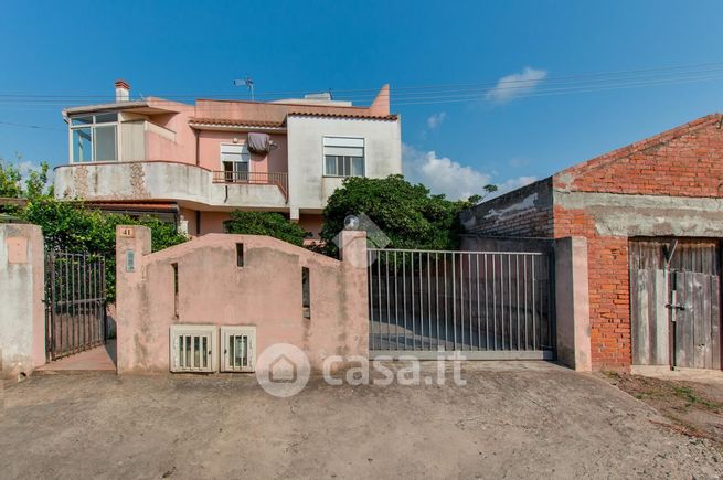 Casa bi/trifamiliare in residenziale in Via Simeto 41