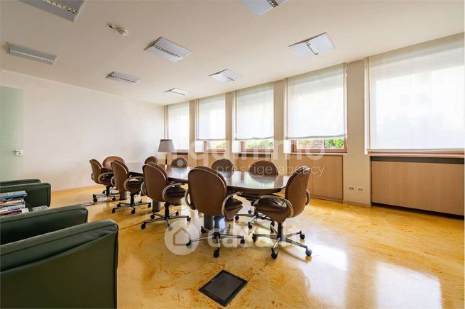 Ufficio in commerciale in Piazza Cavour