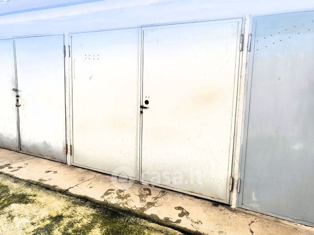 Box/posto auto in residenziale in Viale Romagna 21