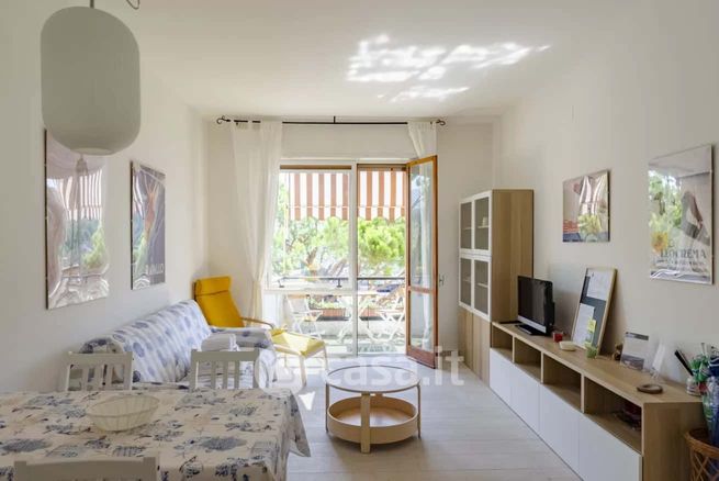 Appartamento in residenziale in Viale Privato dei Lauri 12
