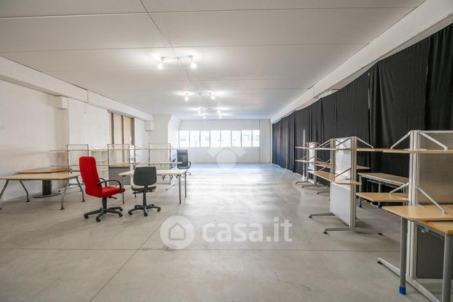 Ufficio in commerciale in Via di Santa Cornelia 9 p