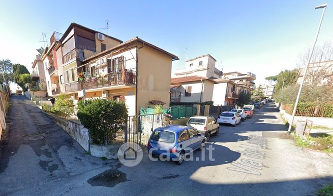 Appartamento in residenziale in Via Fausta 11