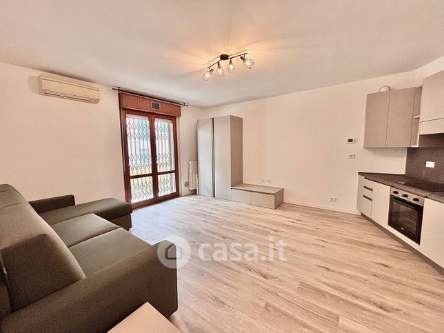 Appartamento in residenziale in Via Pregnana 13