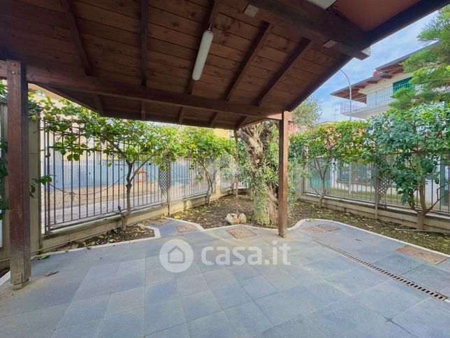 Villa in residenziale in Via Santa Chiara d'Assisi 15