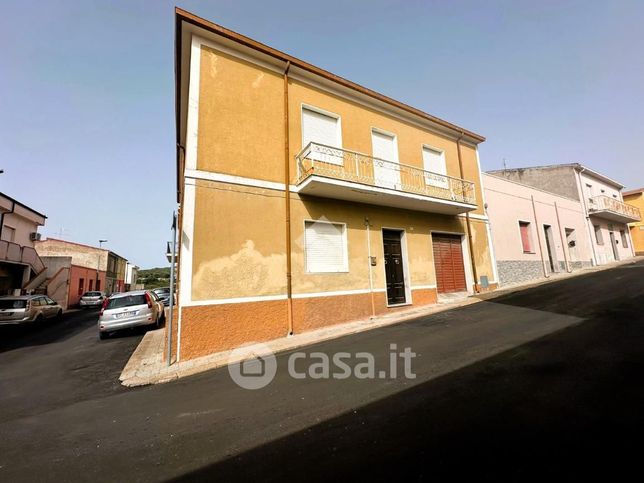 Casa indipendente in residenziale in Via Dante Alighieri 15