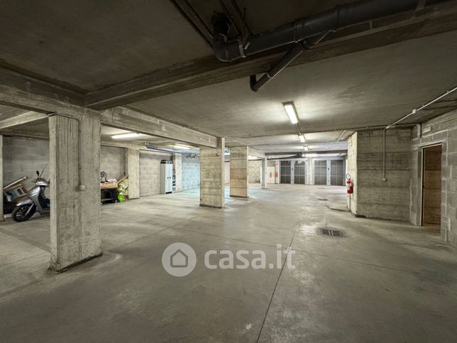 Garage/posto auto in residenziale in Via Francesco Petrarca 13 a