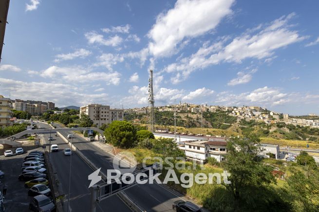 Appartamento in residenziale in Viale Vincenzo de Filippis 320