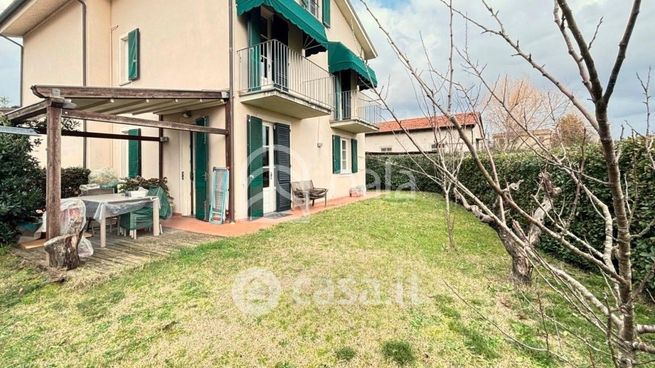 Casa bi/trifamiliare in residenziale in Via di Meassino 74