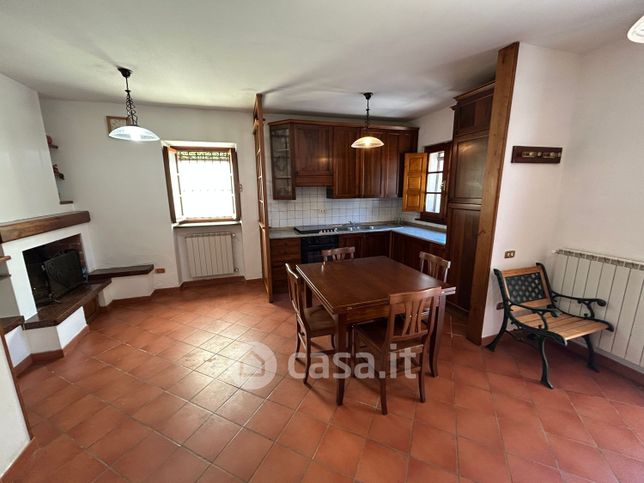 Casa bi/trifamiliare in residenziale in