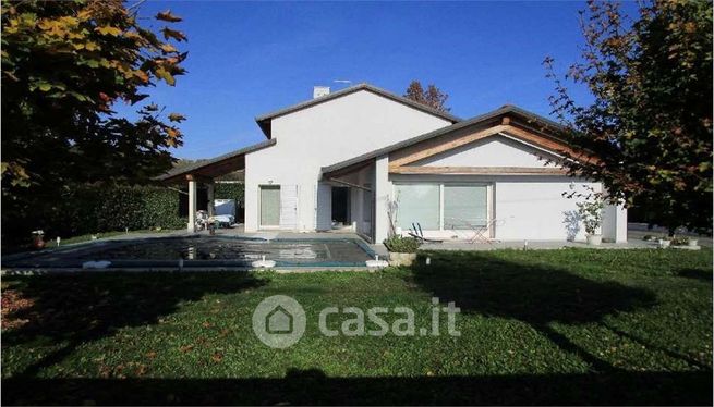Casa bi/trifamiliare in residenziale in Via del Salso 25
