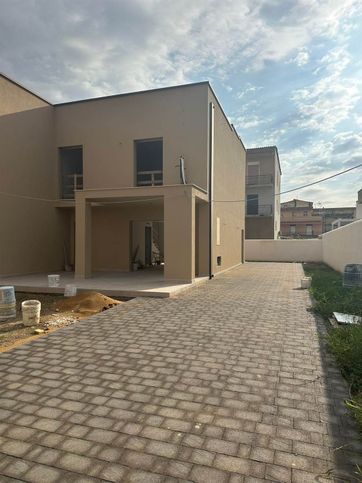 Casa indipendente in residenziale in 