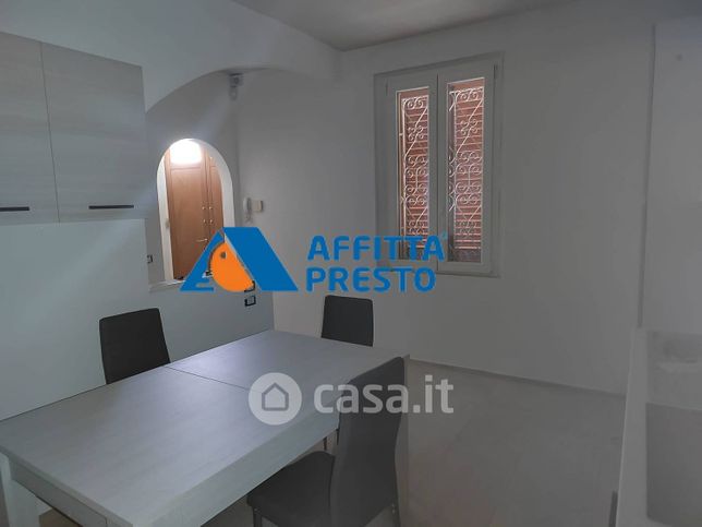 Casa bi/trifamiliare in residenziale in 