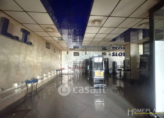 Negozio/locale commerciale in commerciale in Via Casilina 192