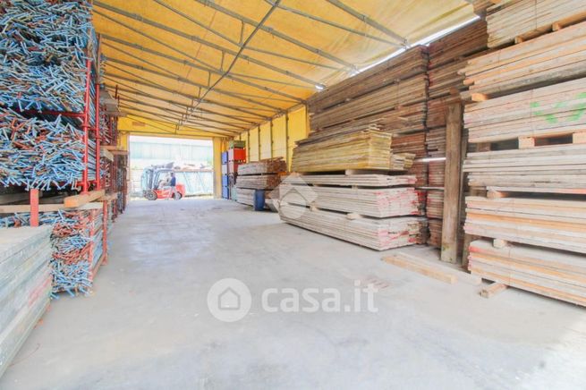 Capannone in commerciale in Via degli Artigiani 12
