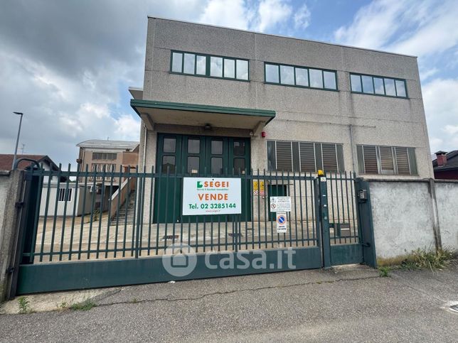 Capannone in commerciale in 