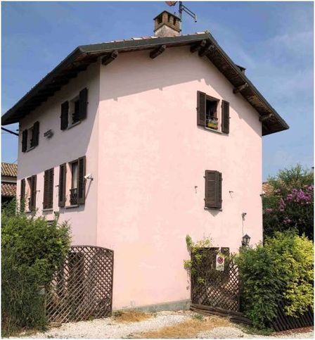 Casa indipendente in residenziale in 