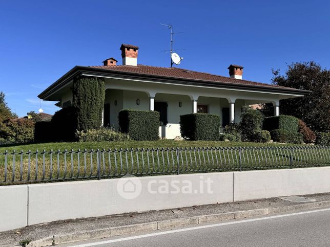 Villa in residenziale in Via Sondrio 12