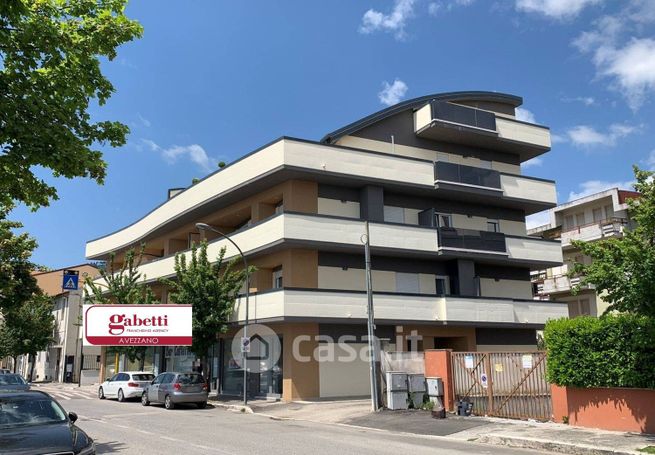Ufficio in commerciale in Via Monte Velino 53