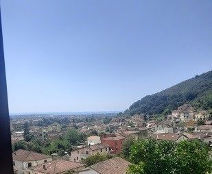Casa indipendente in residenziale in