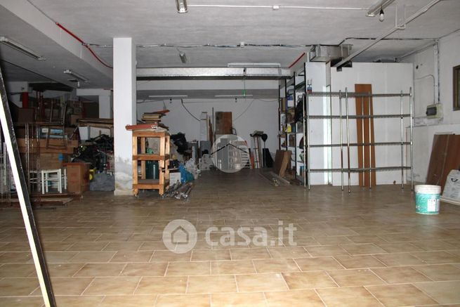 Capannone in commerciale in Via Mogoro