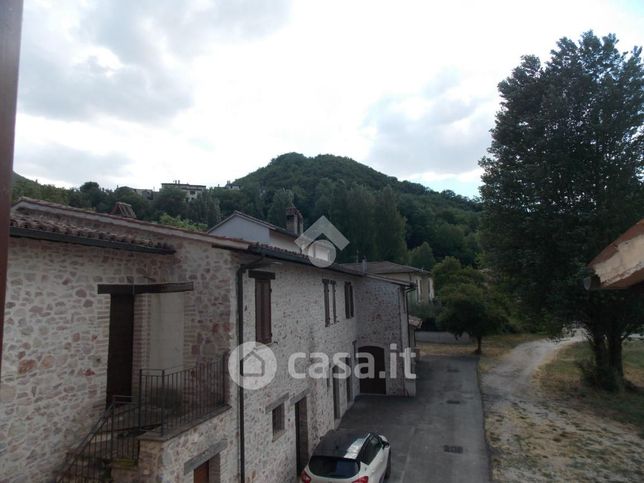 Casa bi/trifamiliare in residenziale in