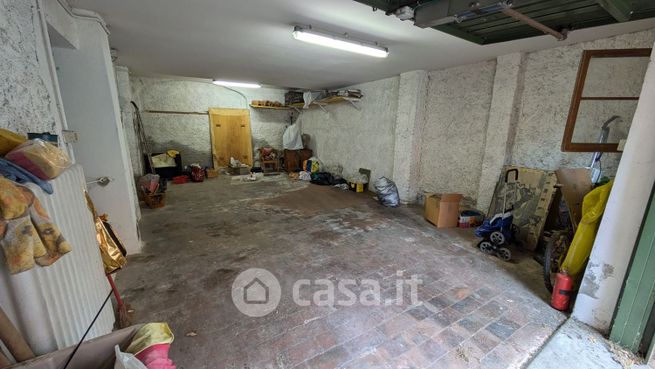 Garage/posto auto in residenziale in Vicolo Viazzolo