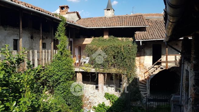 Rustico/casale in residenziale in Via Martiri della Libertà 43