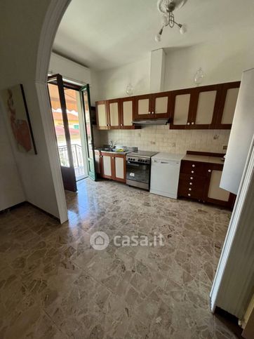 Casa bi/trifamiliare in residenziale in 