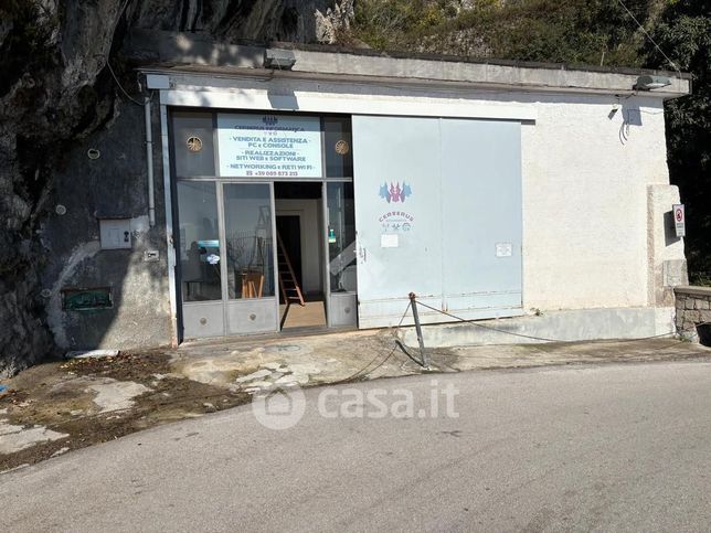 Capannone in commerciale in Via Giovanni d'Amalfi 53