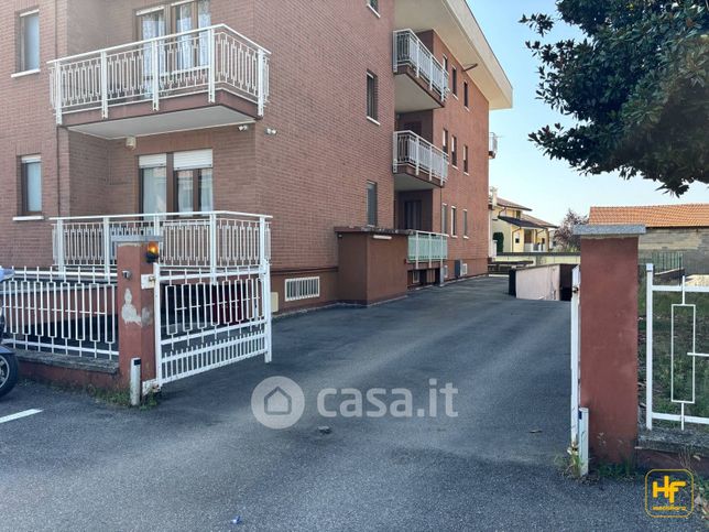 Box/posto auto in residenziale in Via Giosuè Carducci 5