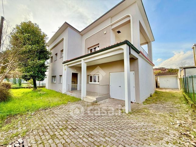 Villa in residenziale in Via Dante Alighieri 7