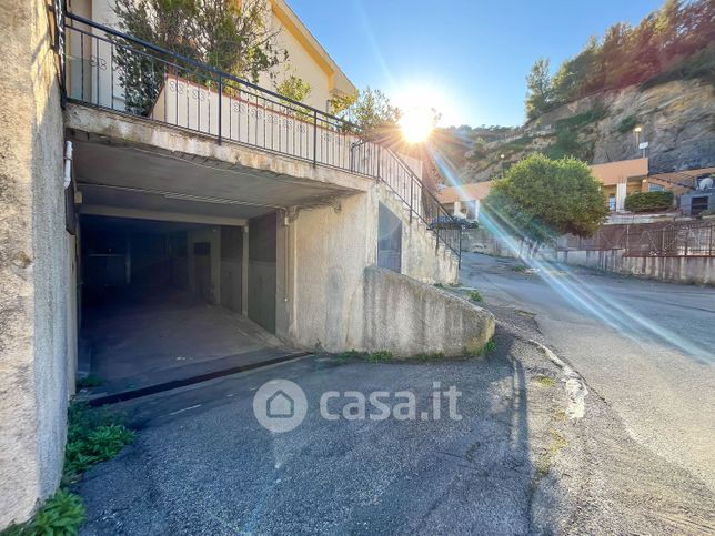 Garage/posto auto in residenziale in Via Urivei