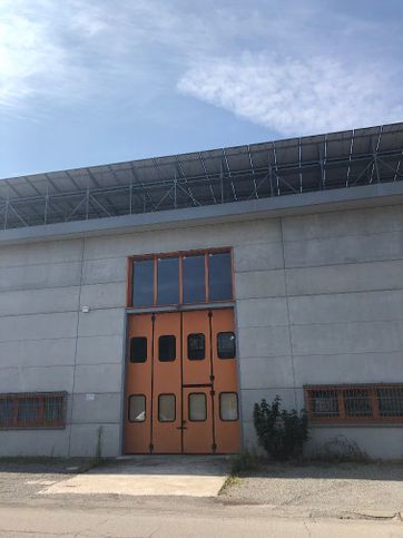 Capannone in commerciale in Via A. Pacinotti