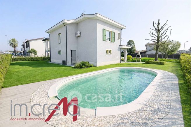 Villa in residenziale in 
