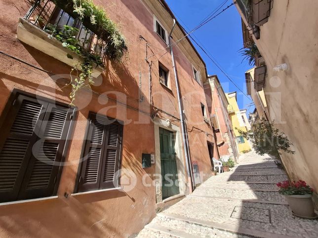 Appartamento in residenziale in Lungoliri G. Rosati 1 -13