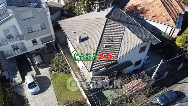 Casa bi/trifamiliare in residenziale in Via Varese