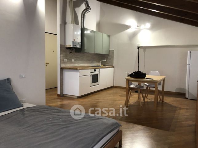 Loft in residenziale in Via Emilia Levante 37